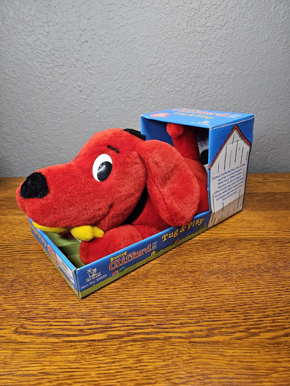 Clifford the Big Red Dog Tug And Play